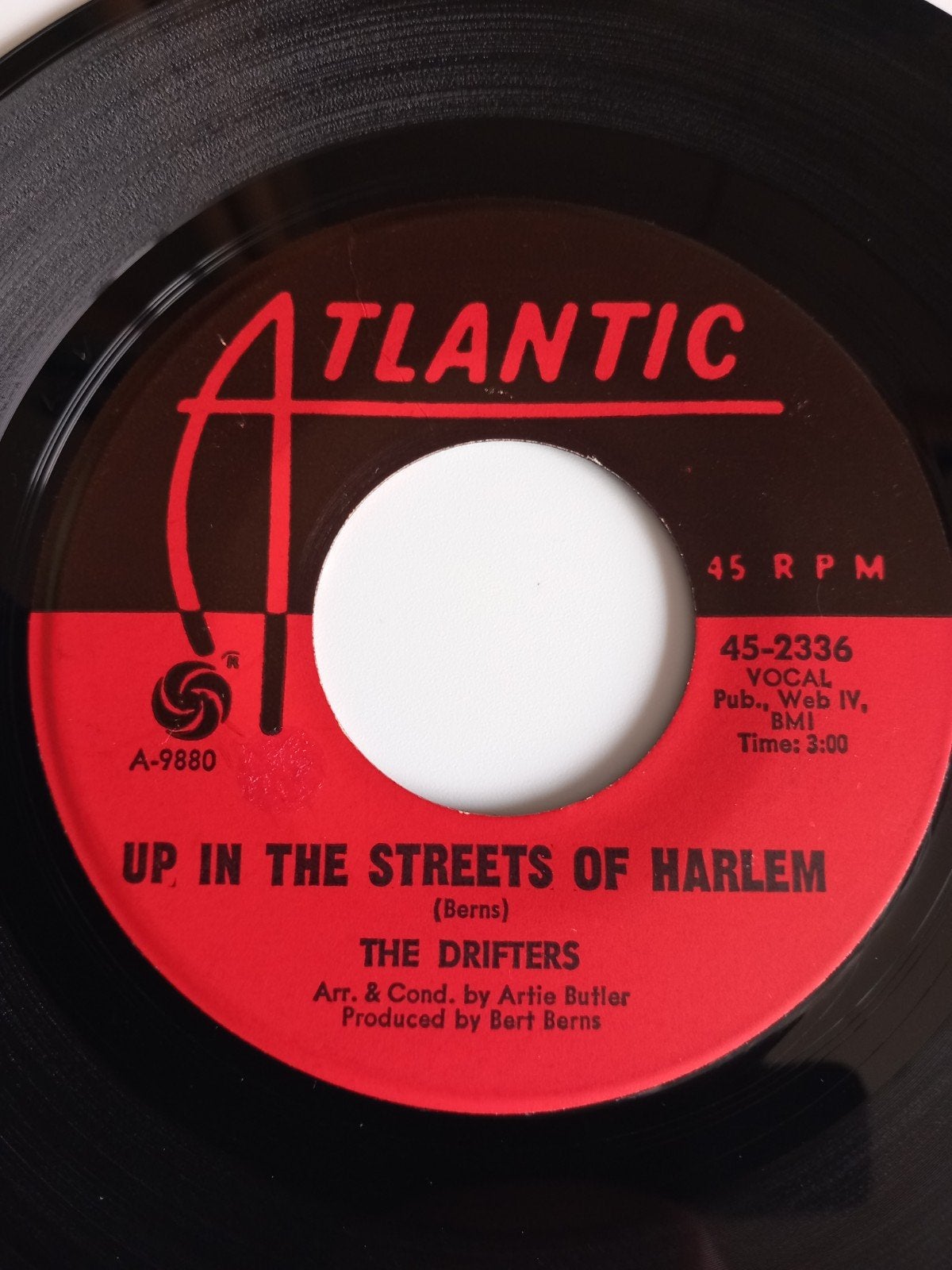 THE DRIFTERS. UP IN THE STREET OF HARLEM. POPCORN 45T, Ophalen of Verzenden