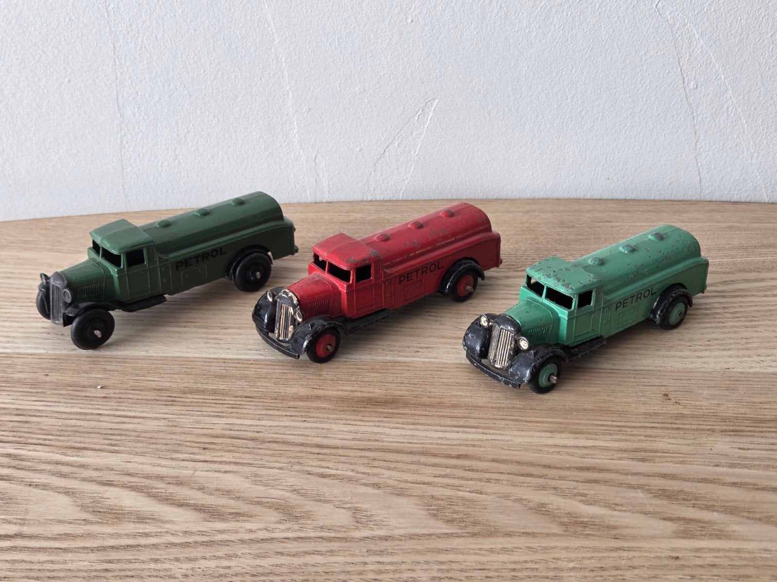 Dinky toys 25d Petrol Tanker, Ophalen of Verzenden, Zo goed als nieuw, Bus of Vrachtwagen, Dinky Toys