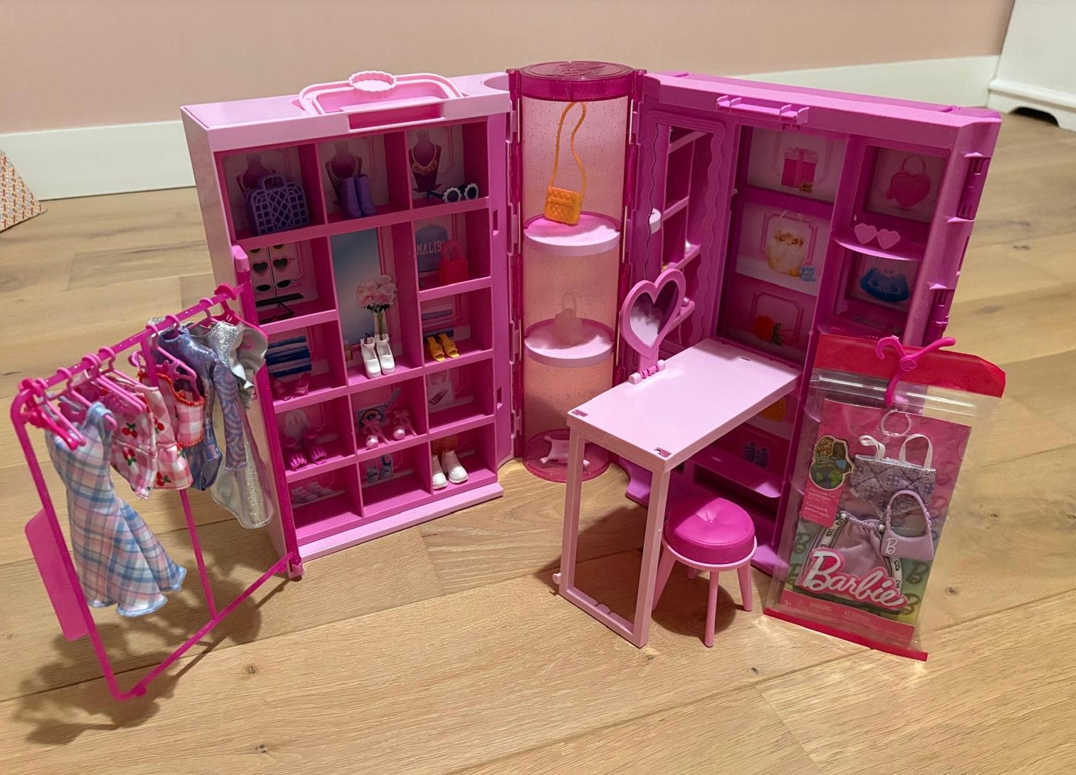 Barbie Dream Closet dressing– HXD59, Enfants & Bébés, Jouets | Maisons de poupées, Enlèvement ou Envoi, Comme neuf