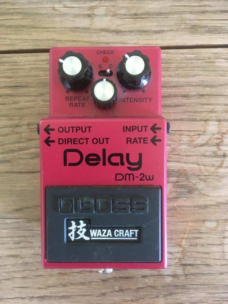 Boss Delay DM-2w, Musique & Instruments, Effets, Enlèvement ou Envoi, Comme neuf, Delay ou Écho