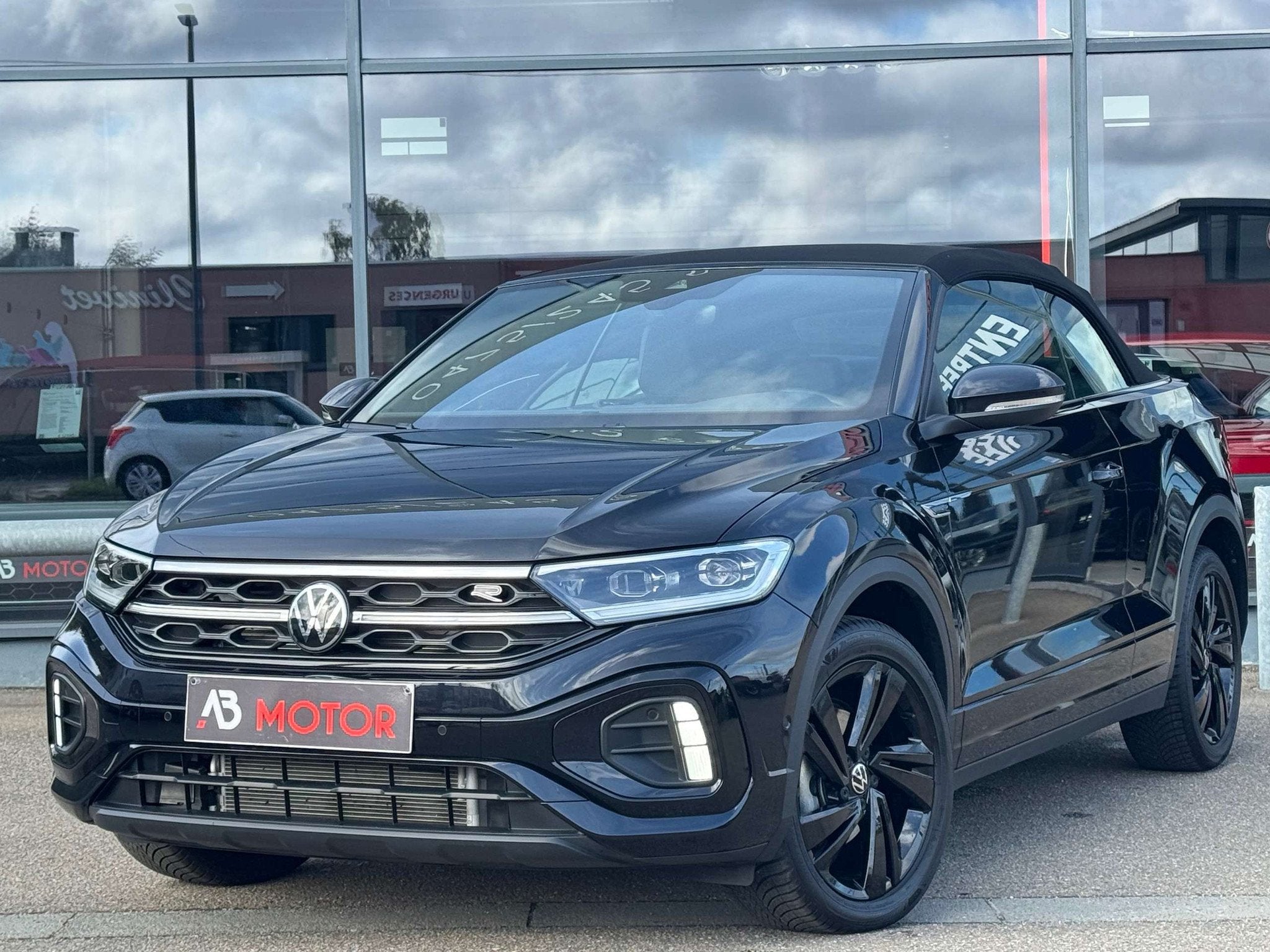 Volkswagen T-Roc Cabriolet 1.5 TSI R-LINE BLACK EDITION DSG, Auto's, 4 zetels, 4 cilinders, Bi-Xenon koplampen, Alcantara