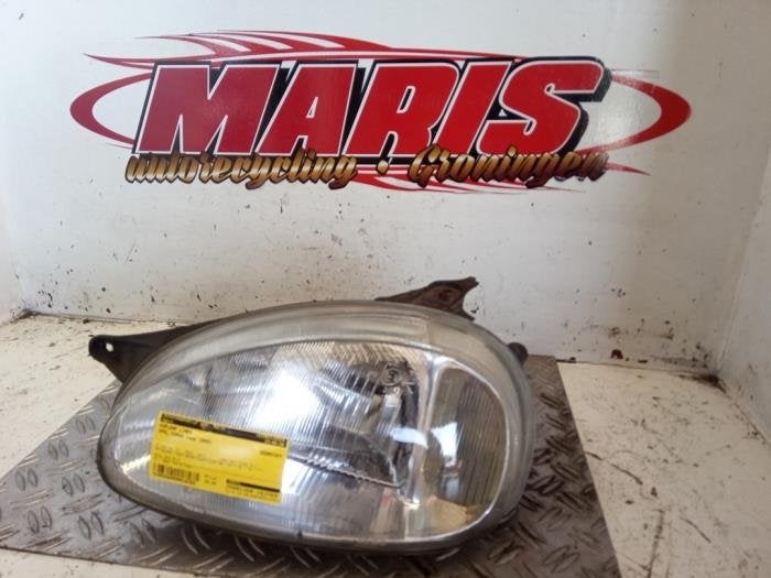 Phare gauche d'un Opel Corsa, -, -, Opel, 3 mois de garantie