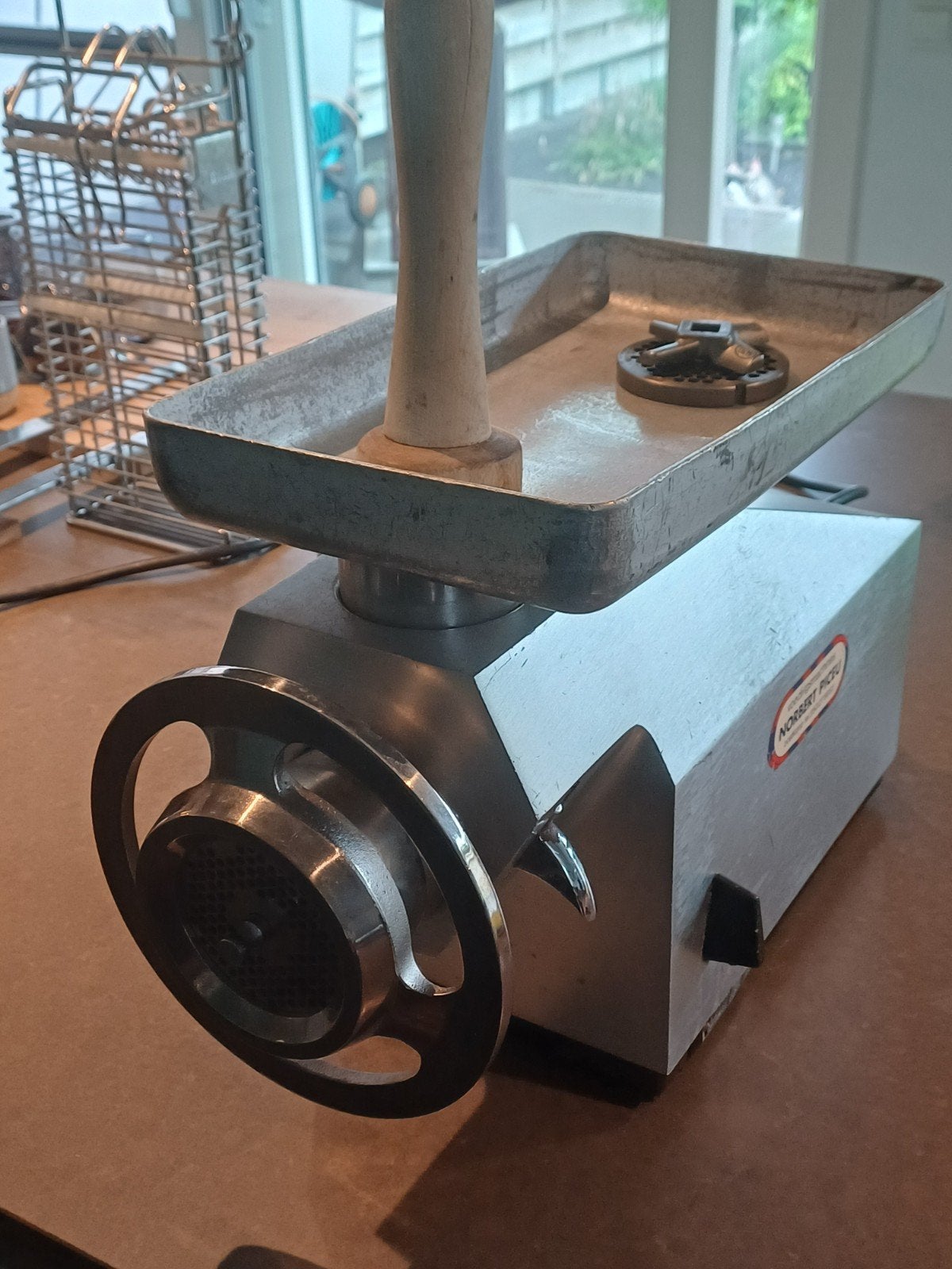 Beenhouwers materiaal, Ophalen