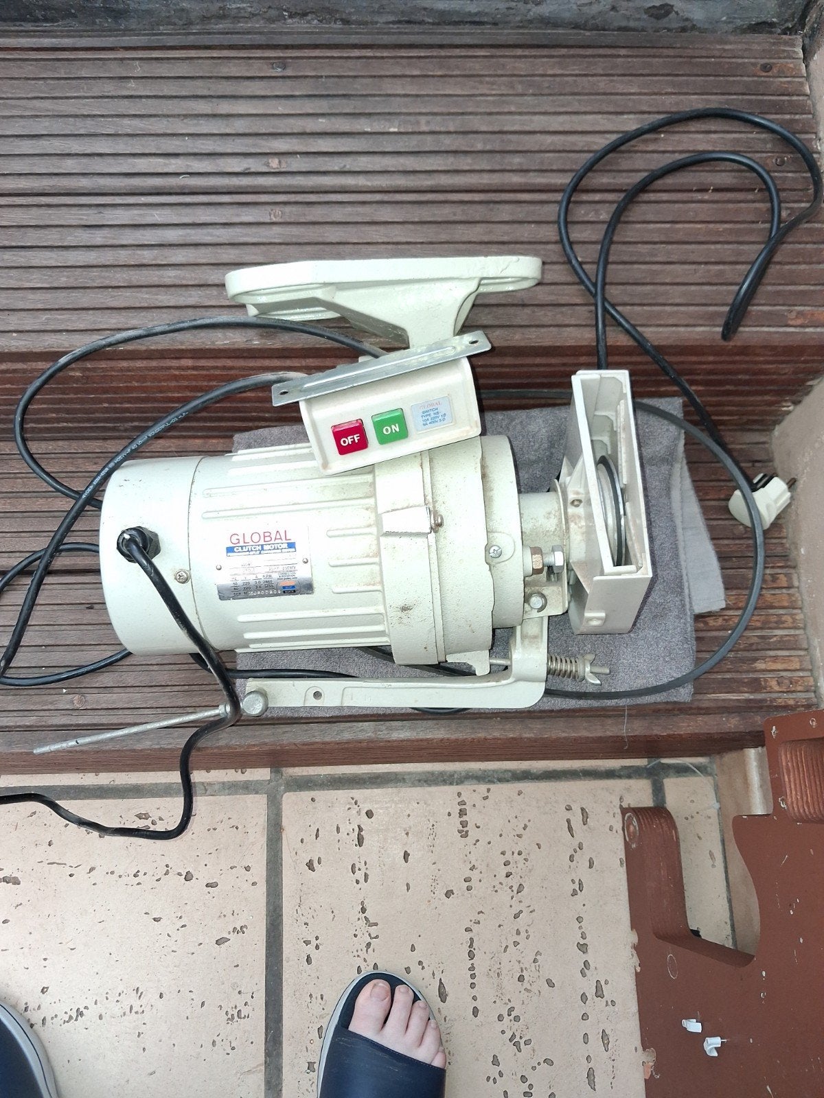 Motor voor overlockmachine, Ophalen