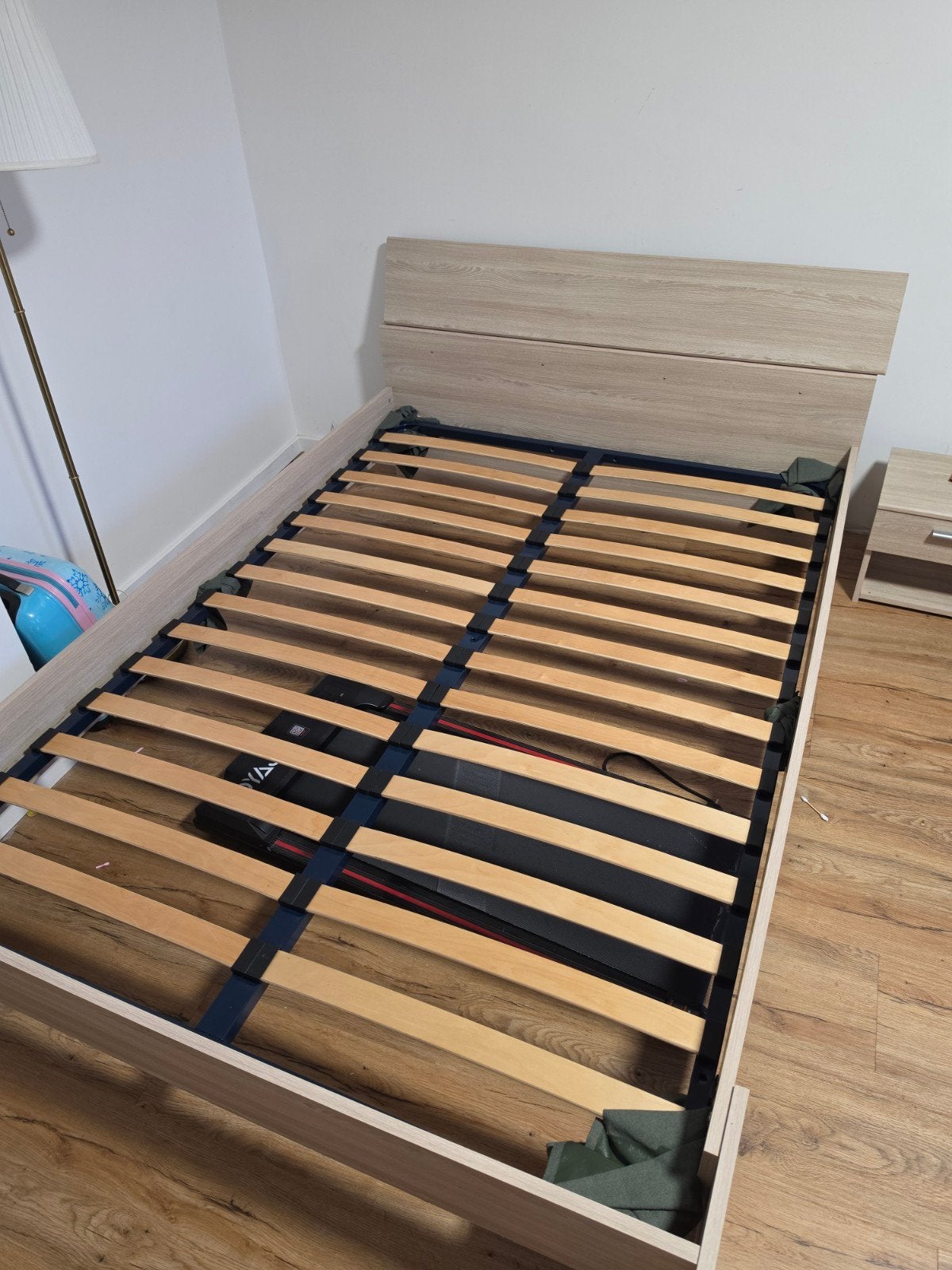 Chambre à coucher comprenant un lit (taille 140) et une armo, Maison & Meubles, Enlèvement ou Envoi