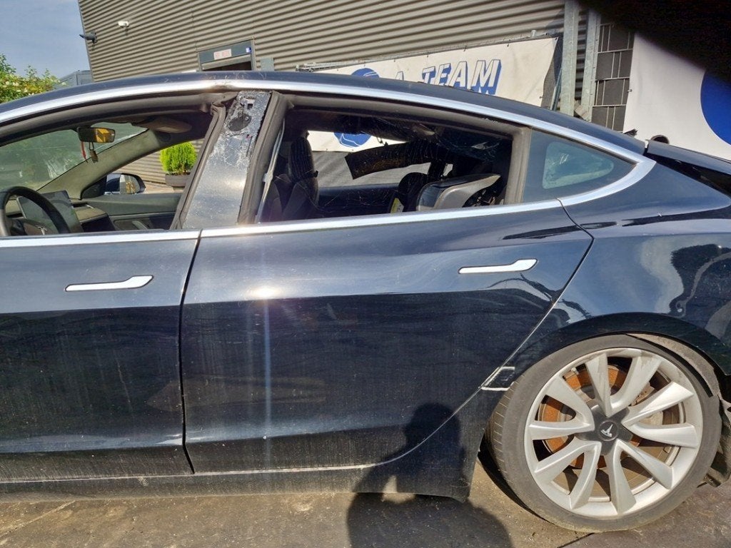 PORTE GAUCHE ARRIÈRE (|1751847ECG|1751847SCA|1751847E0A|), Arrière, Germany_Sales@tesla.com, Utilisé, Porte