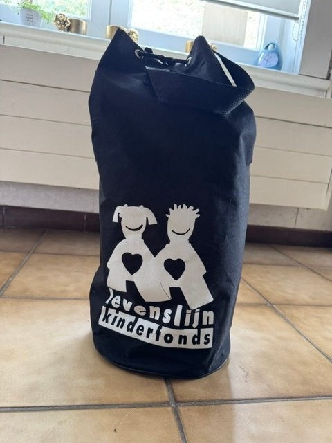 levenslijn kinderfonds kitbag rugzak zwart 50cm, Comme neuf, 50 cm ou plus, Sac à dos, Noir