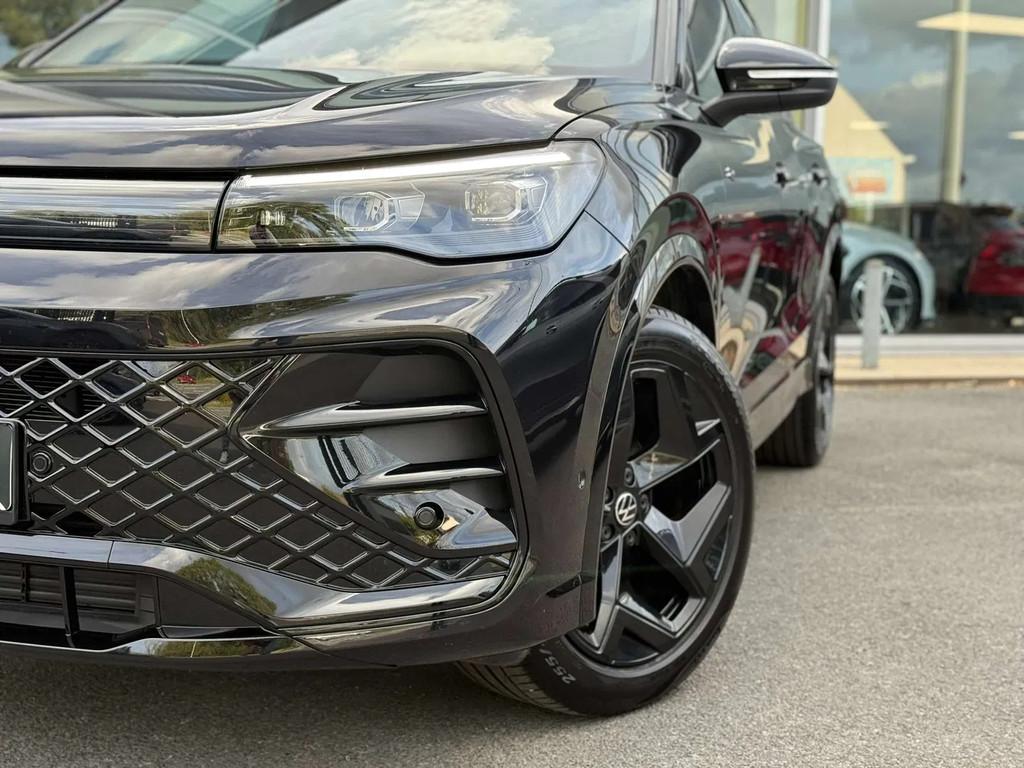 Volkswagen Tiguan NEW MODEL TSI R-Line/BLACK/CARPLAY/CAM/MAS, Auto's, Volkswagen, Automaat, 4 cilinders, Bluetooth, Bedrijf