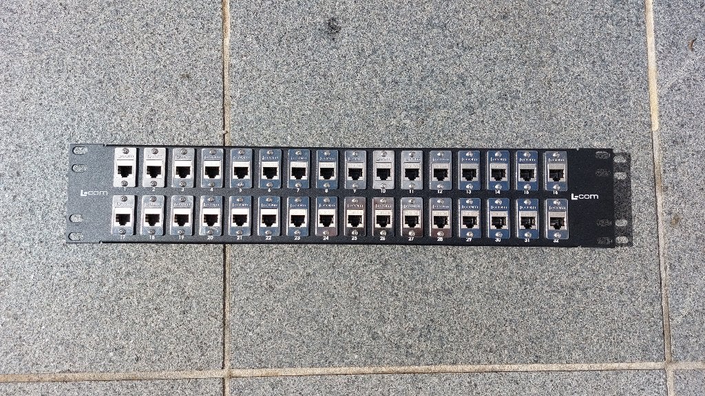 patch panel L-COM 48x coupleur RJ45 cat5e FTP, Computers en Software, Ophalen, Zo goed als nieuw