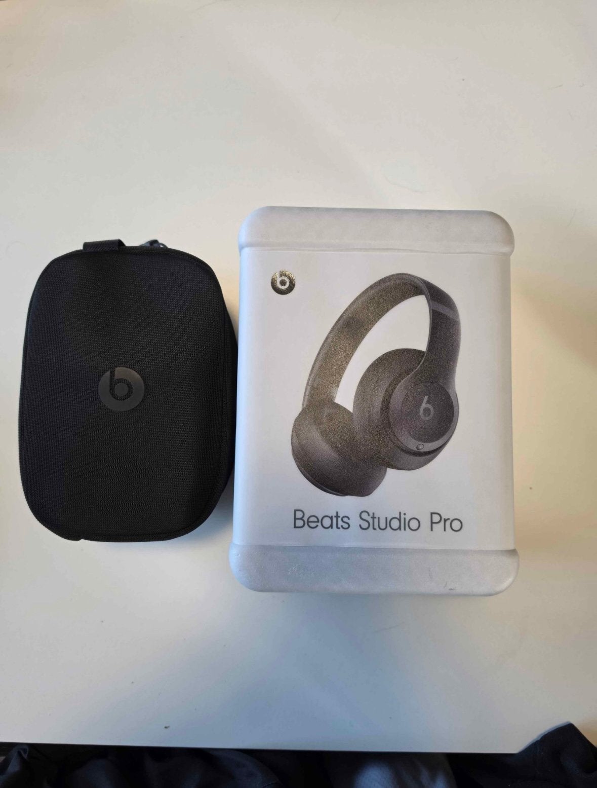 Beats Studio Pro — En parfait état + boîte et accessoires, Beats, Enlèvement, Circum-auriculaire, Noir