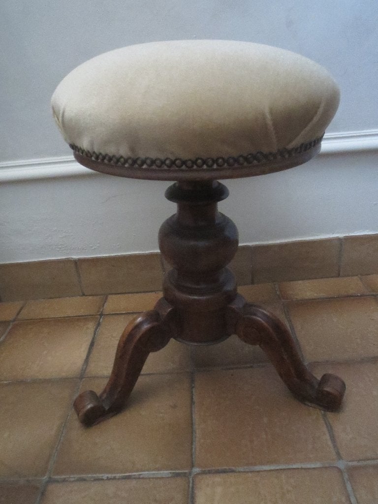 Pianostoeltje, Enlèvement, Bois