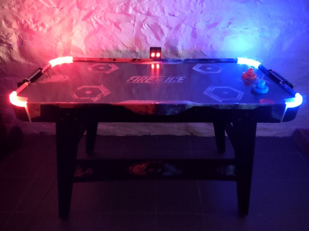 Table de hockey sur air Carromco (LED)lumineuse prix 175€ !, Enfants & Bébés, Enlèvement, Comme neuf