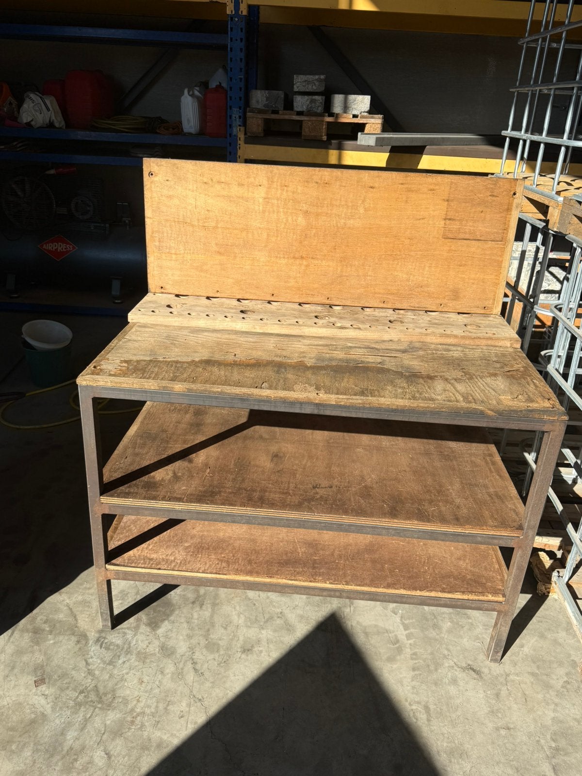 Établi/table de travail industriel sur châssis en acier, Enlèvement, Utilisé