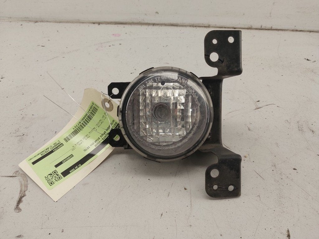 MISTLAMP RECHTS VOOR Space Star (A0) (|8324A014|89207251|), Gebruikt, Valeo, 100, rue de Courcelles
75017  Paris, FR, Mitsubishi