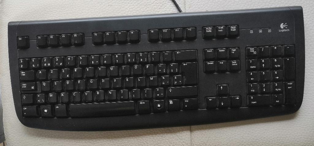 Azerty Toetsenbord 'Logitech' / nog met oude aansluiting, Computers en Software, Toetsenborden, Logitech G, Ergonomisch, Azerty