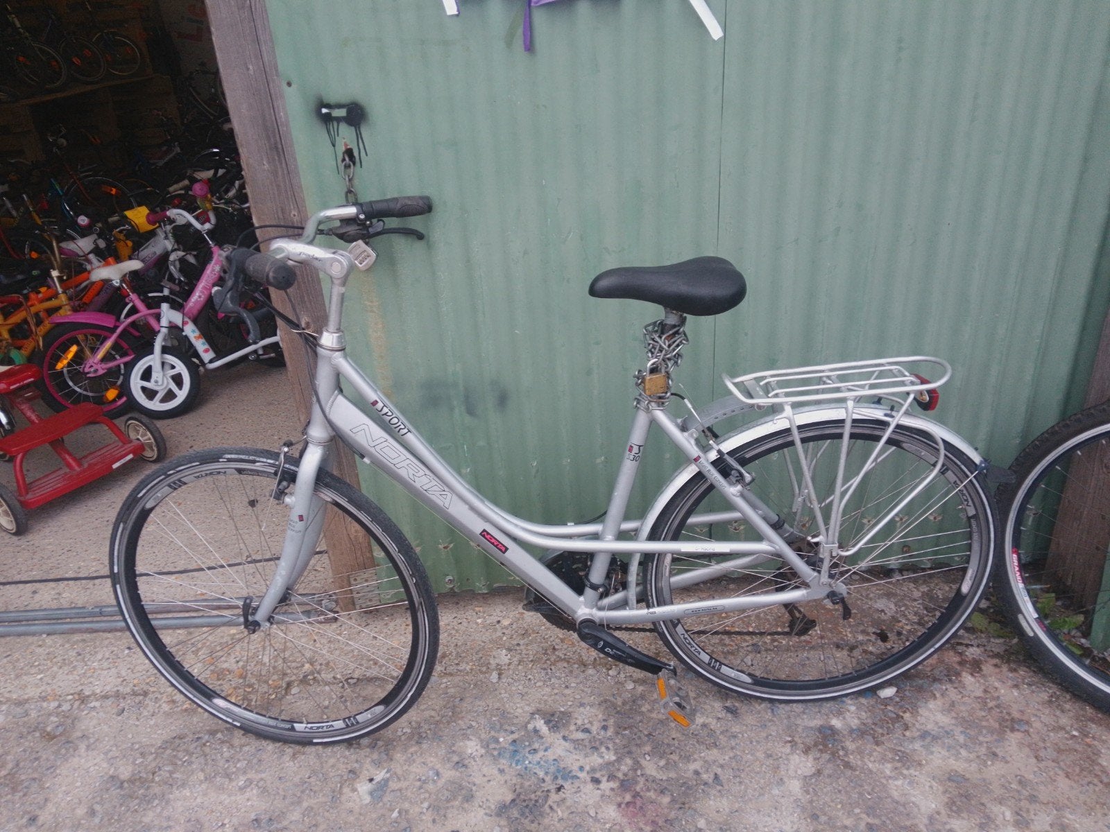 Norta vrouwe fiets, Enlèvement