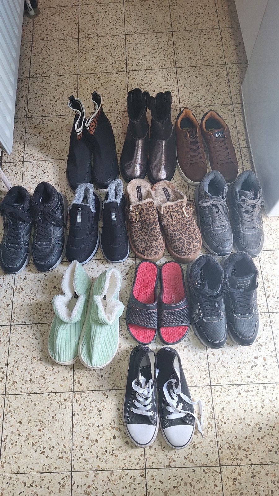 Chaussures différentes, Enlèvement ou Envoi