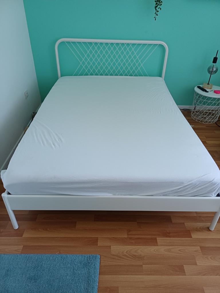Bed ikea, Huis en Inrichting, Slaapkamer | Bedden, Ophalen, Wit, 200 cm, Metaal
