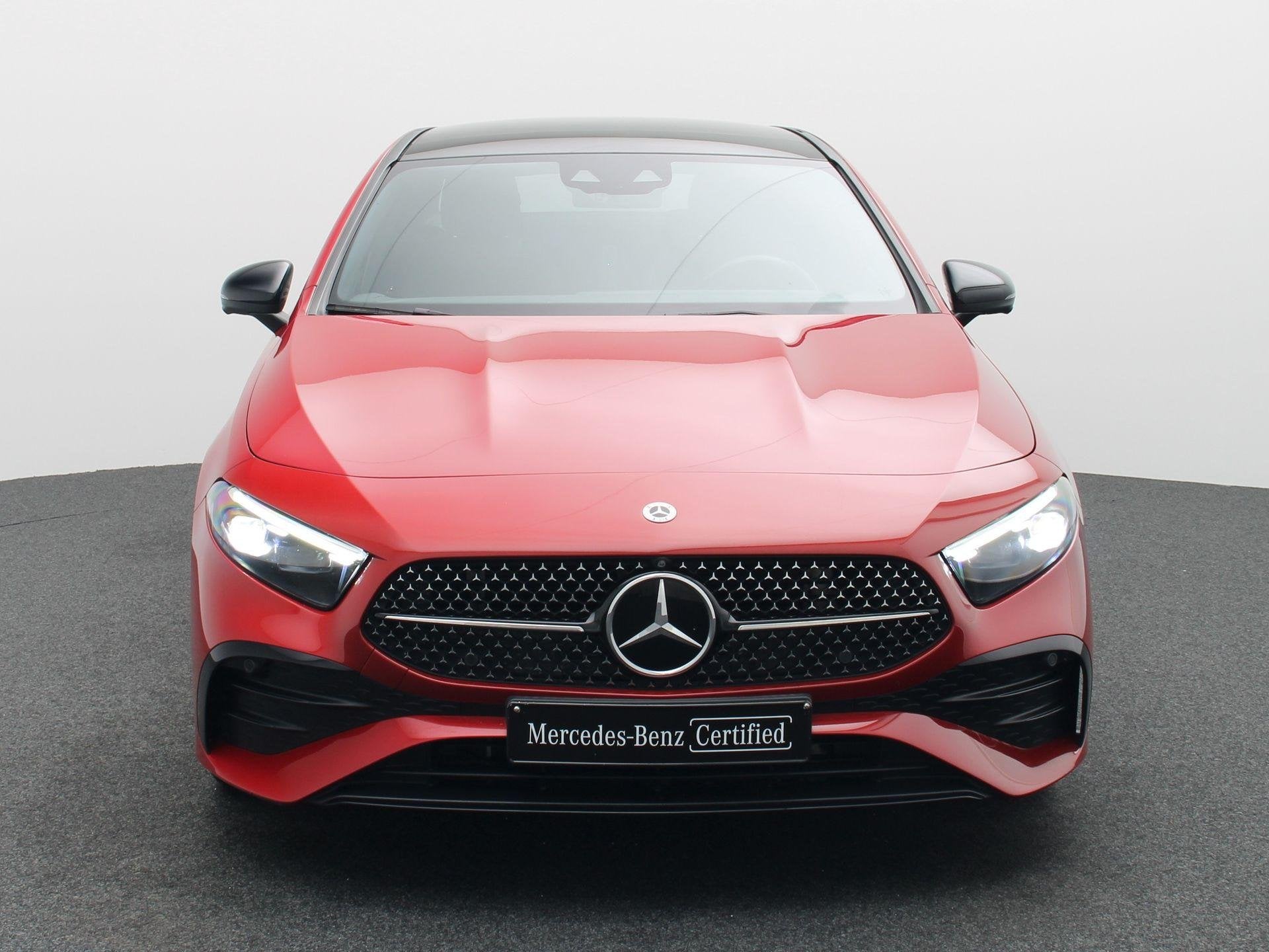 Mercedes-Benz A 200 Berline AMG Line + MULTIBEAM + PANORAMIS, Auto's, Stof, Gebruikt, 4 cilinders, 120 kW