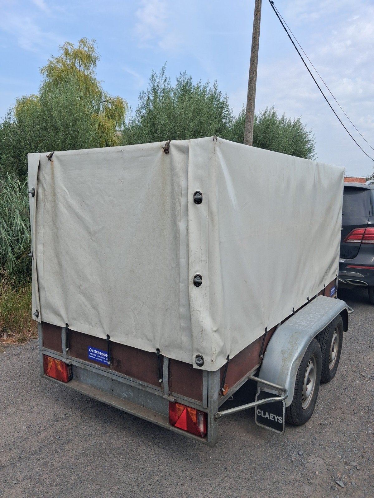 Remorque à double essieu de 750 kg fermée avec bache., Enlèvement