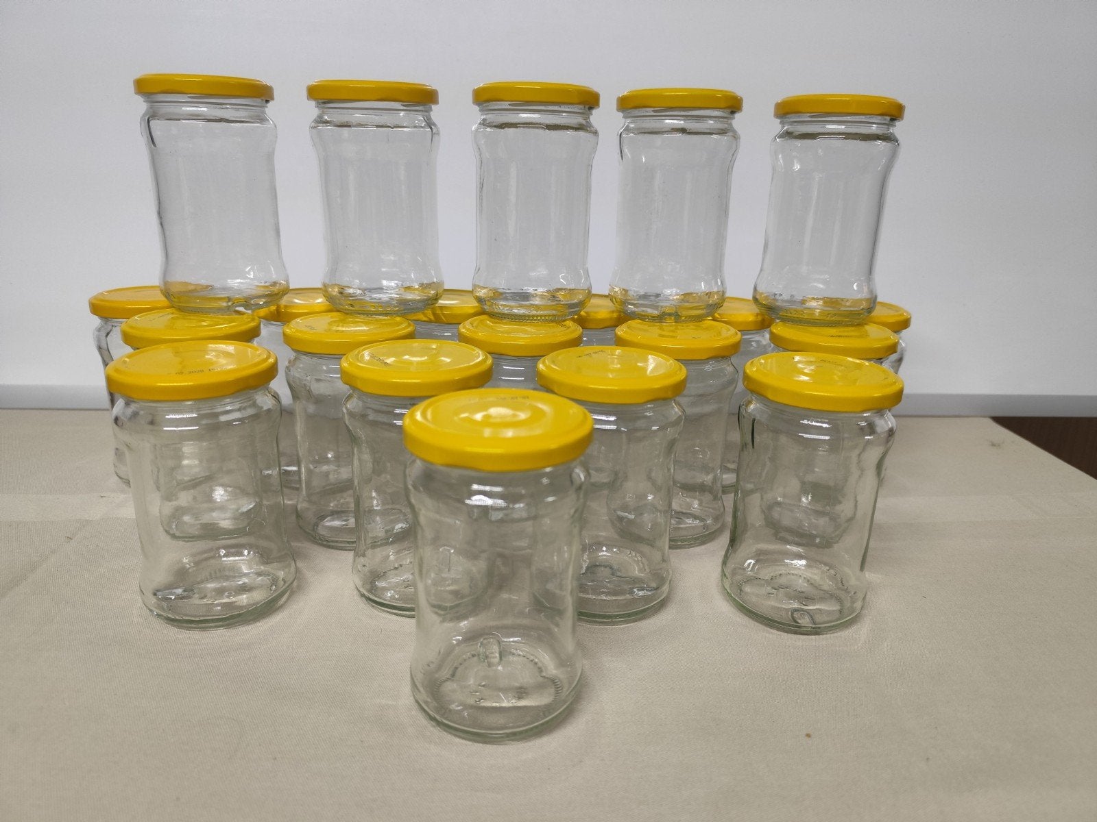 Confituur/gelei potjes met gele deksel. 21 stuks. 6/11,5 cm., Ophalen