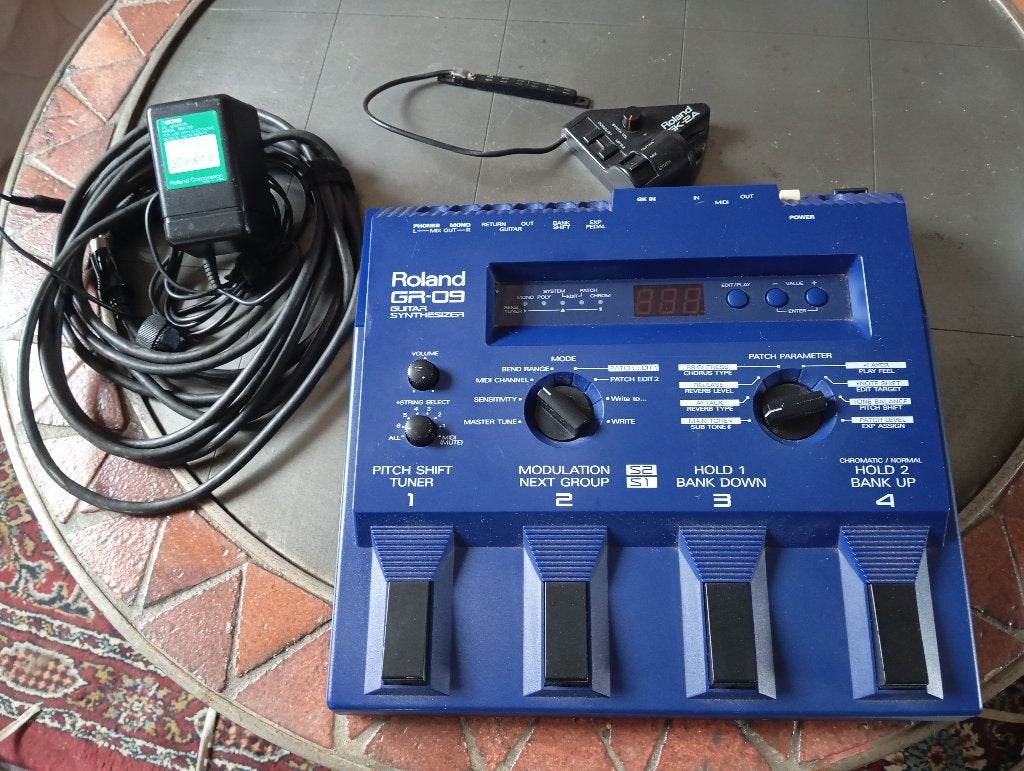 Roland GR-09 + Mic GK-2A + Câble 13 broches, Musique & Instruments, Enlèvement ou Envoi, Comme neuf