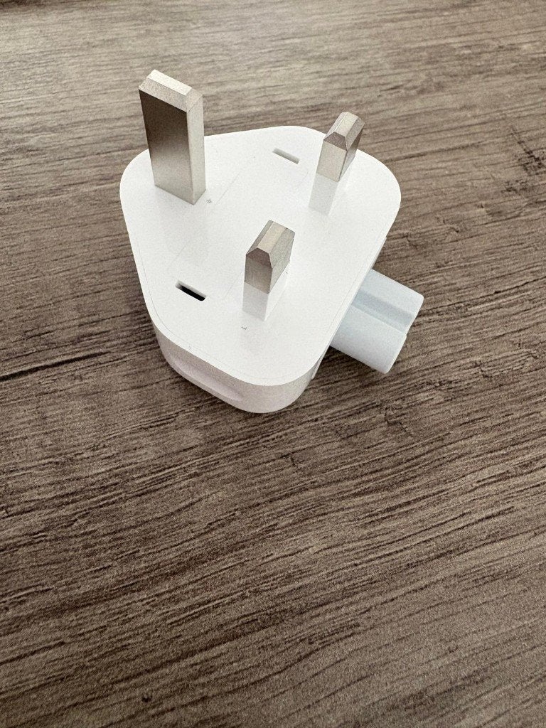 Adaptateur de voyage Apple UK (jusqu'à 8 disponibles), Enlèvement ou Envoi, Neuf, Apple