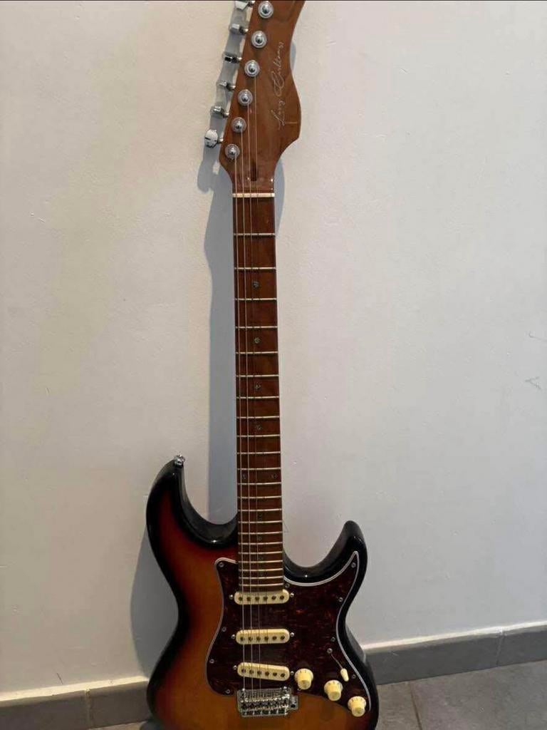 Guitare électrique Larry Carlton, Musique & Instruments, Instruments à corde | Guitares | Électriques, Enlèvement, Comme neuf