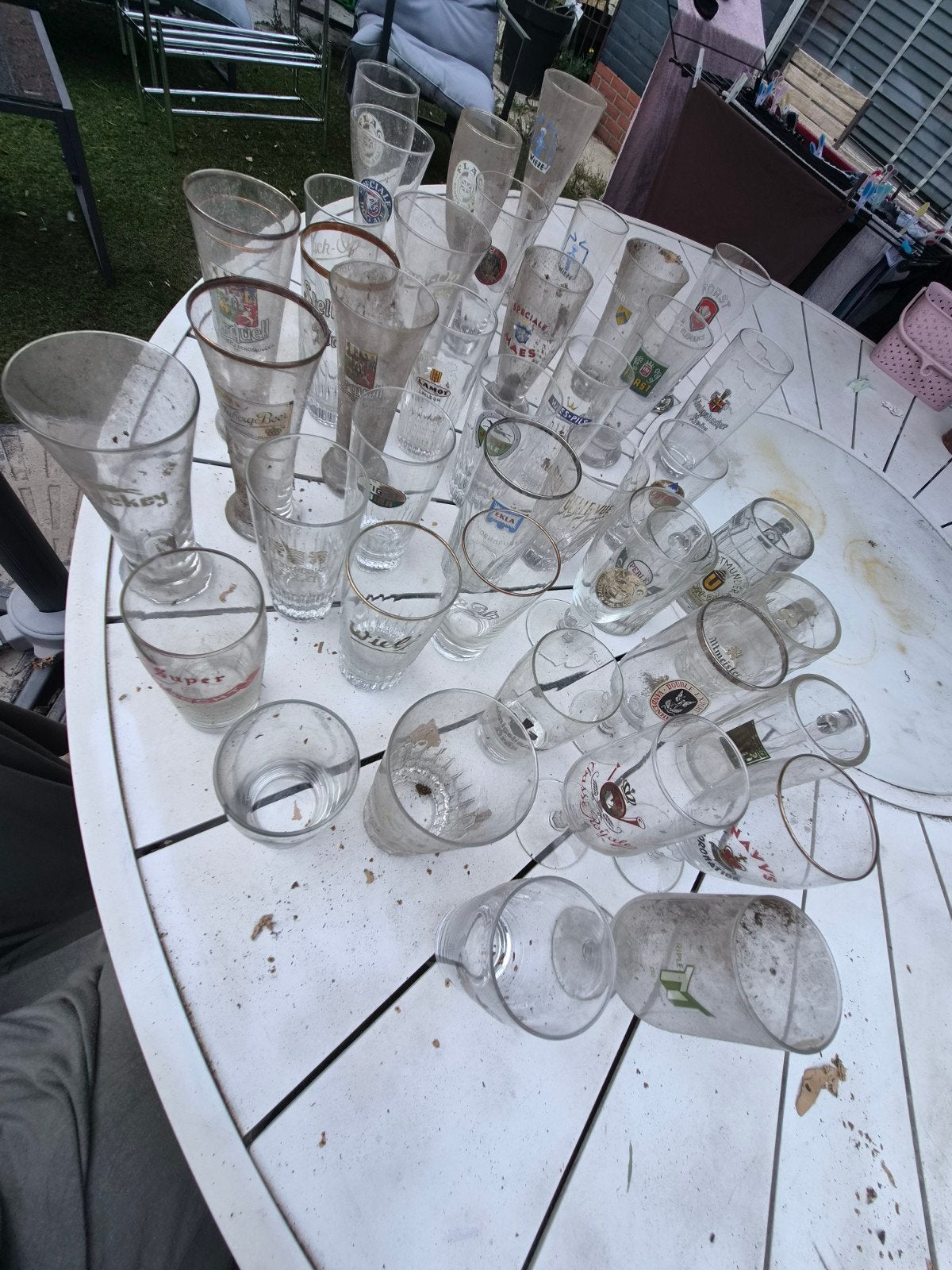 lot bierglazen, Ophalen