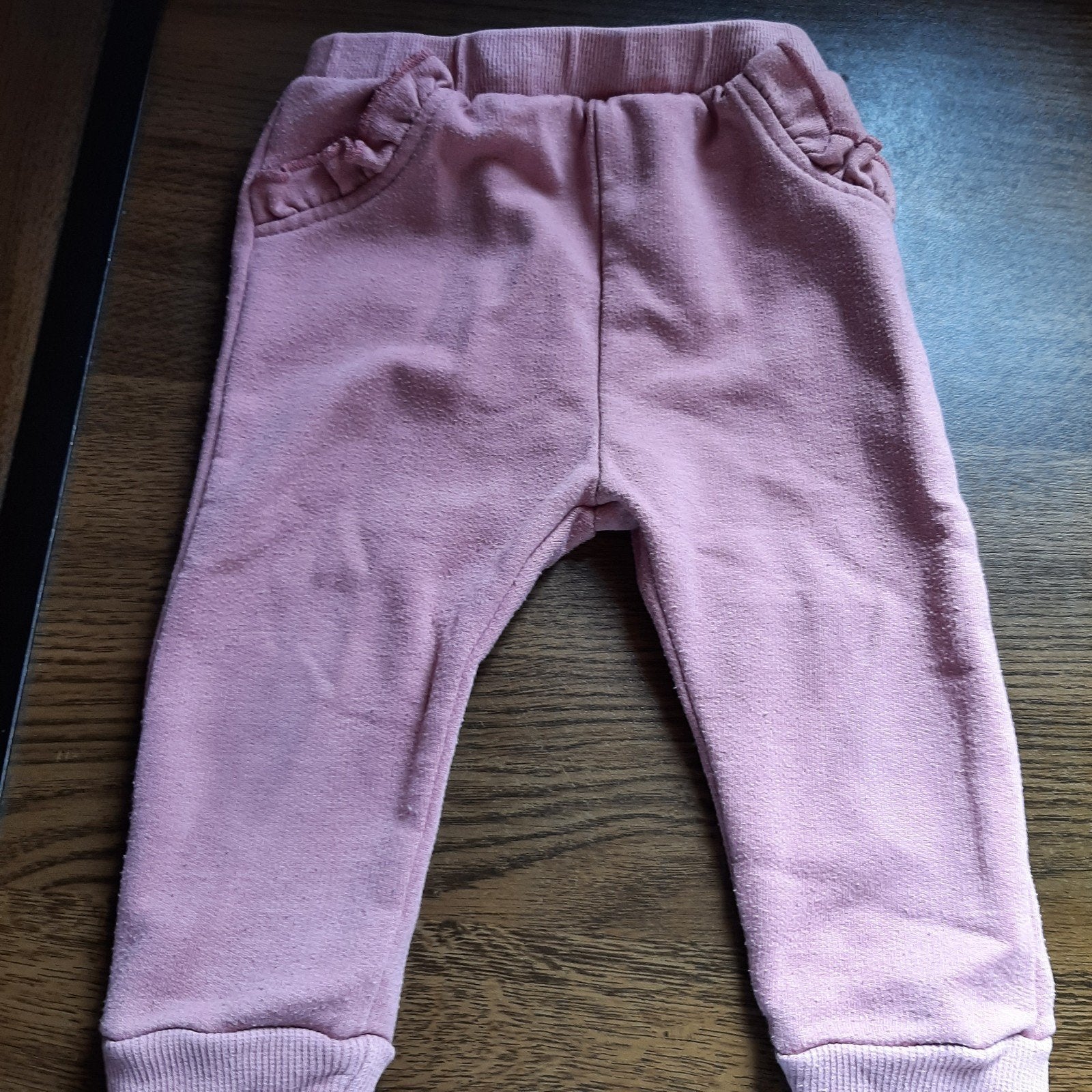 Roze joggingbroek baby maat 6 maanden merk KIABI., Kinderen en Baby's, Babykleding | Maat 74, Ophalen