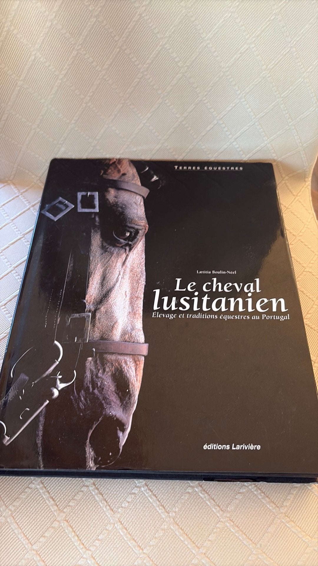 Le cheval lusitanien: Elevage et traditions équestres au Por, Enlèvement, Comme neuf