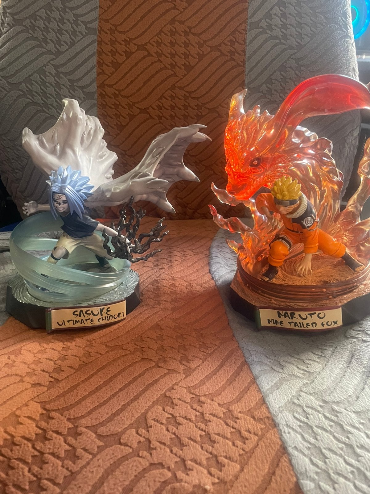 Naruto et Sasuke figurine VJump, Collections, Statues & Figurines, Comme neuf, Enlèvement