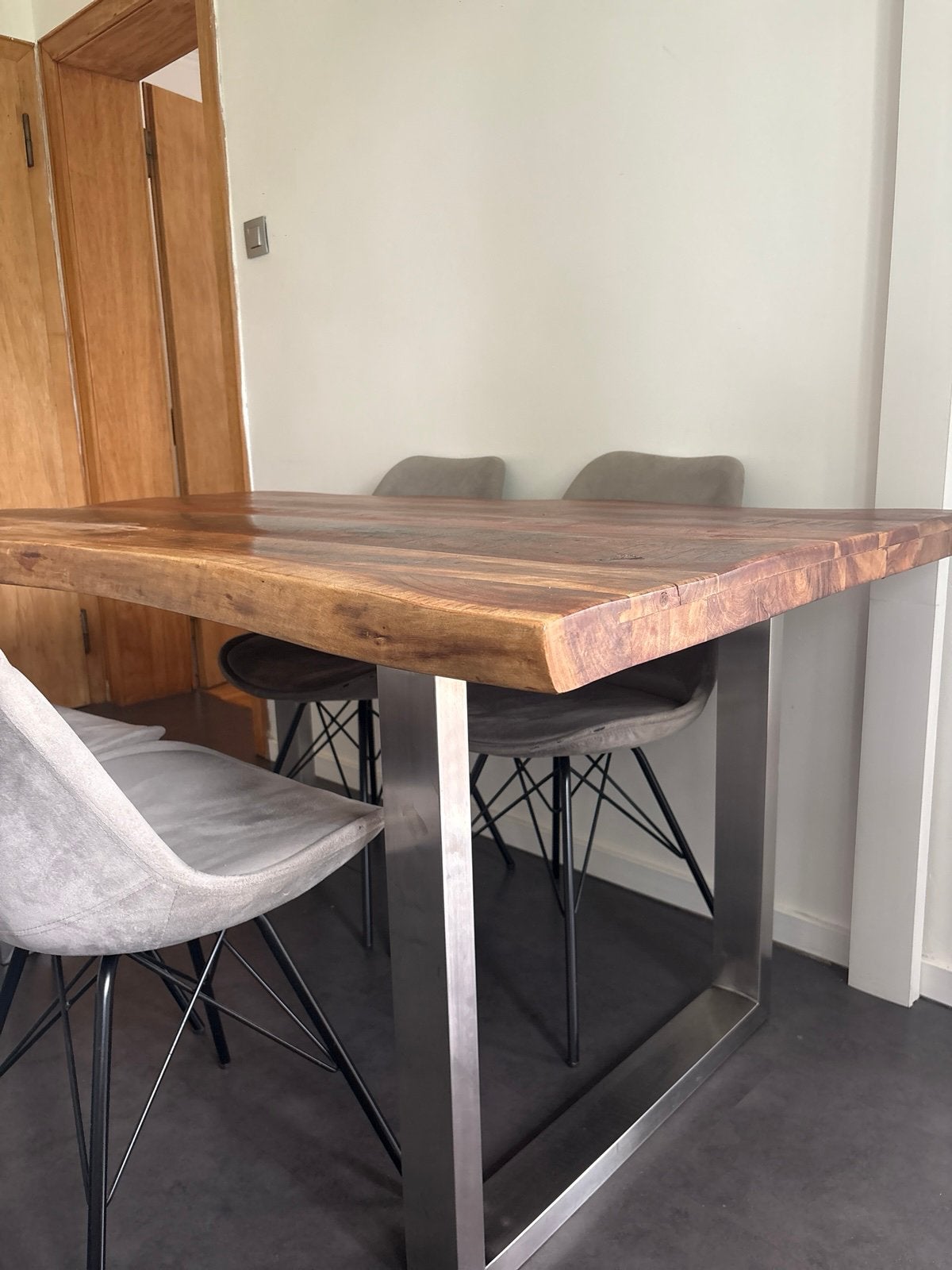 Table à manger en bois massif avec six chaises, Enlèvement, Comme neuf
