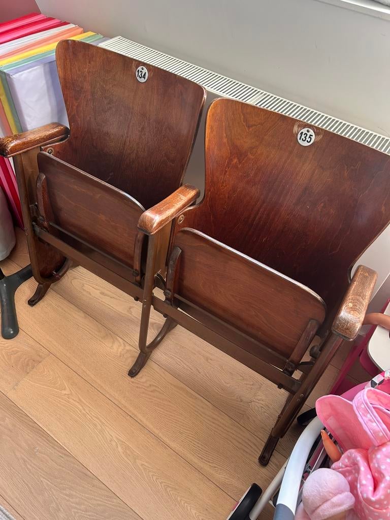 Antieke cinemastoelen, Enlèvement