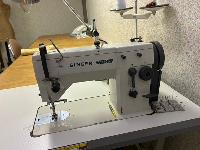 Singer 25U53 naaimachine en overlock + naaigerief - EEKLO, Singer, Machine à coudre, Industrie, Comme neuf