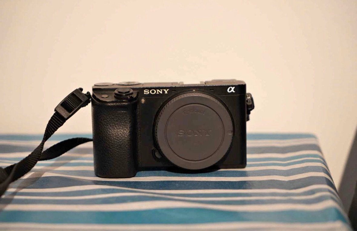 Sony A6300 – Excellent état, TV, Hi-fi & Vidéo, Sans zoom optique, Enlèvement ou Envoi, Comme neuf, Stabilisation d'image