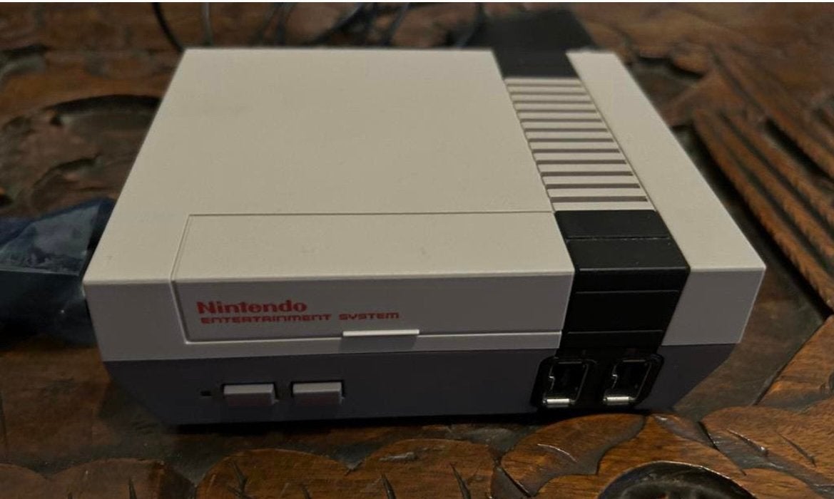 Console mini nes, Enlèvement, Comme neuf