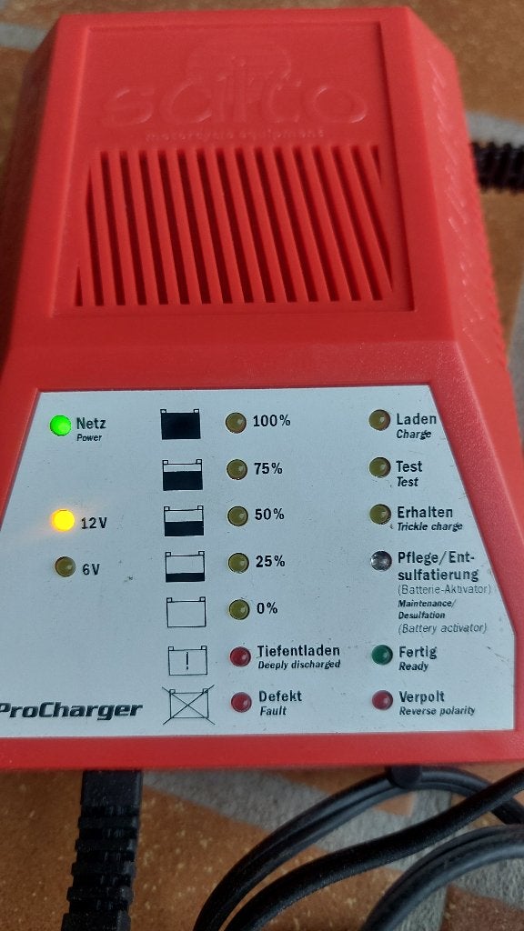 Chargeur de batterie 6 et 12v, Enlèvement, Utilisé