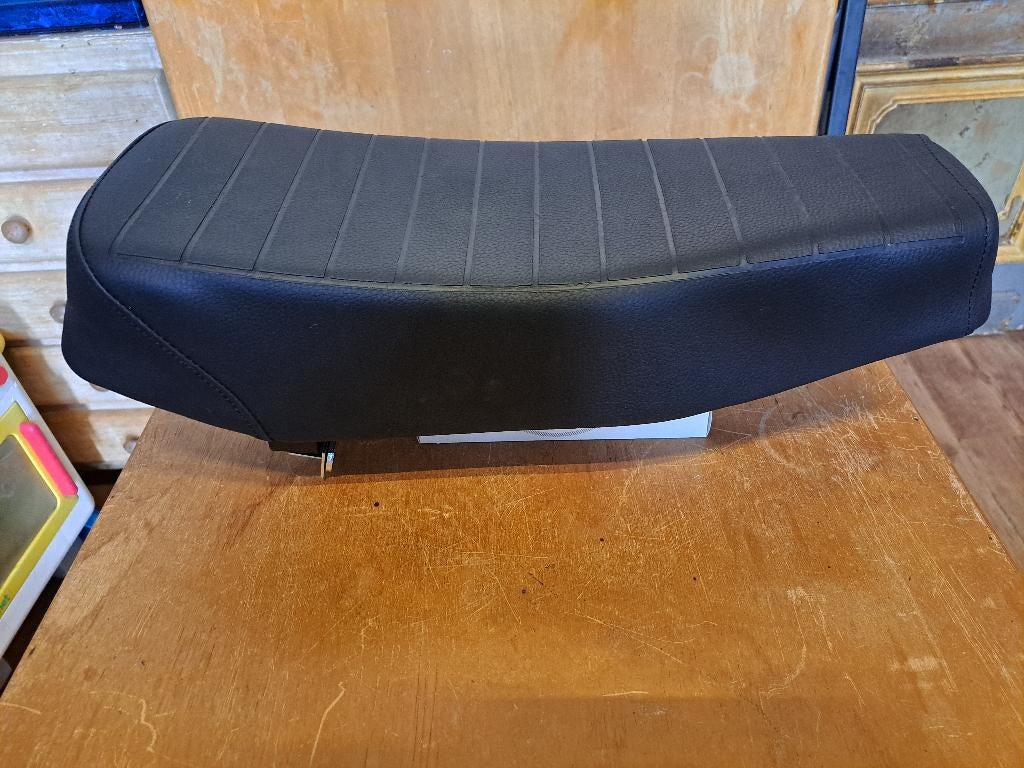 selle longue peugeot103mbk51, Honda Camino  neuve, Fietsen en Brommers, Brommeronderdelen | Algemeen, Ophalen, Nieuw, Zadel, MBK