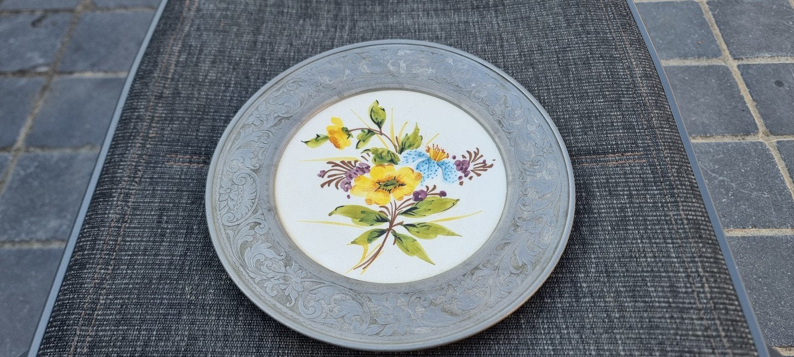 Vintage porseleinen bord met tinnen lijst, Antiek en Kunst, Ophalen of Verzenden