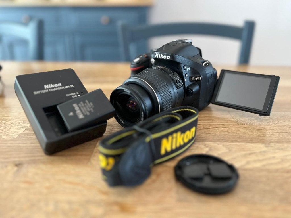Nikon D5200 + objectif 18-55mm VR – Reflex numérique, Ophalen, Gebruikt, Spiegelreflex, Accu