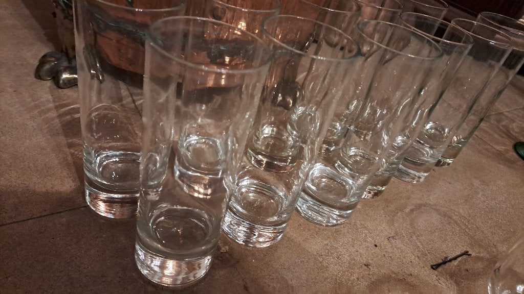 11 waterglazen, Ophalen