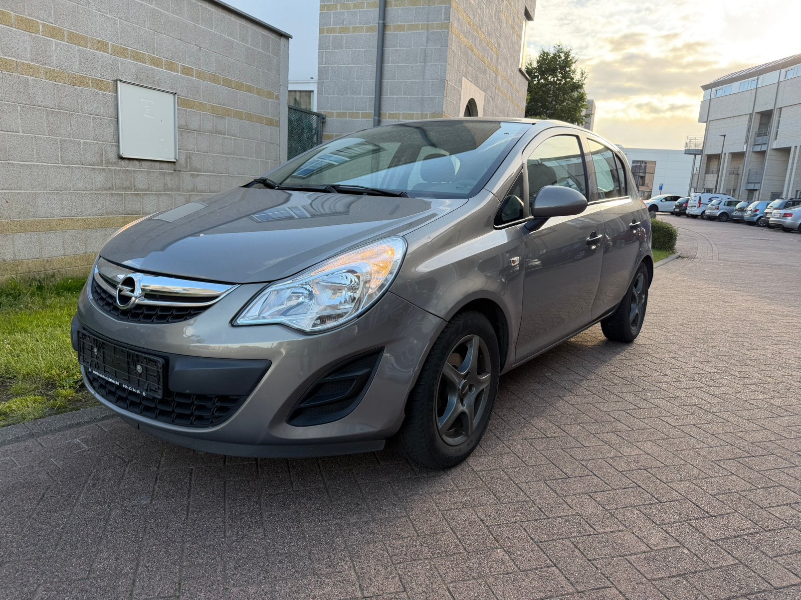 Opel corsa 1.2 benzine met 66000 km, Voorwielaandrijving, Euro 5, Stof, Zwart