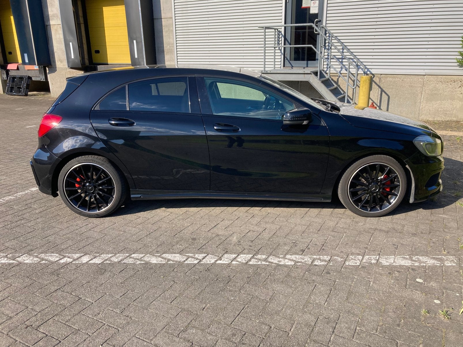 Mercedes A180 Amg Line 1.6 Benzine 122pk Automaat, Auto's, Automaat, Euro 6, Zwart, Leder