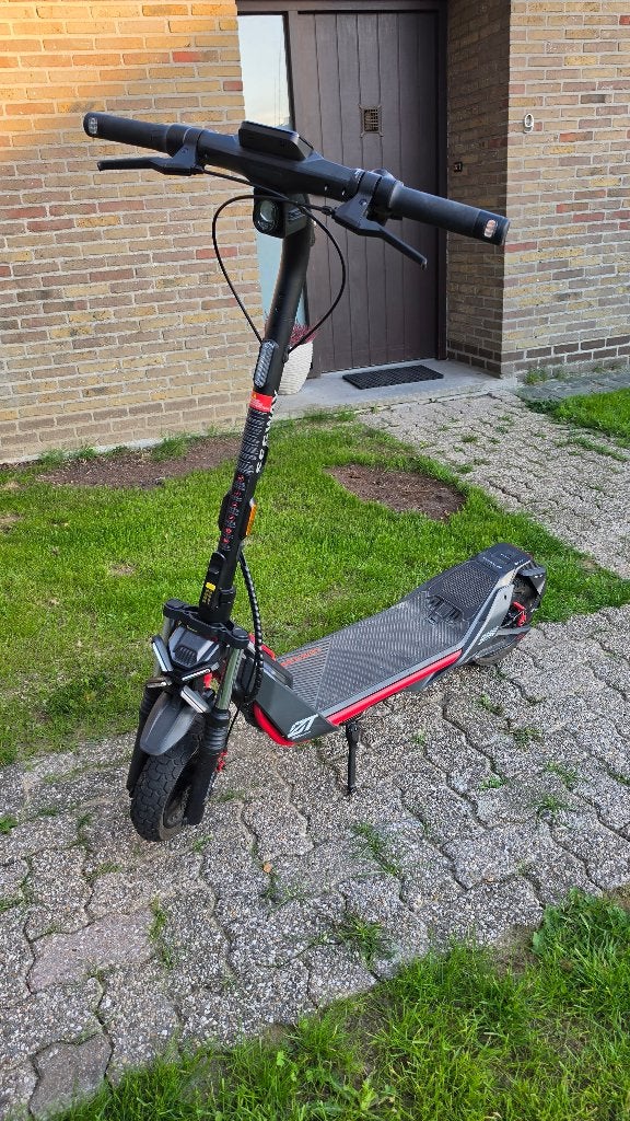 Segway Ninebot ZT3 Pro, Fietsen en Brommers, Ophalen, Zo goed als nieuw, Elektrische step (E-scooter), Segway-Ninebot