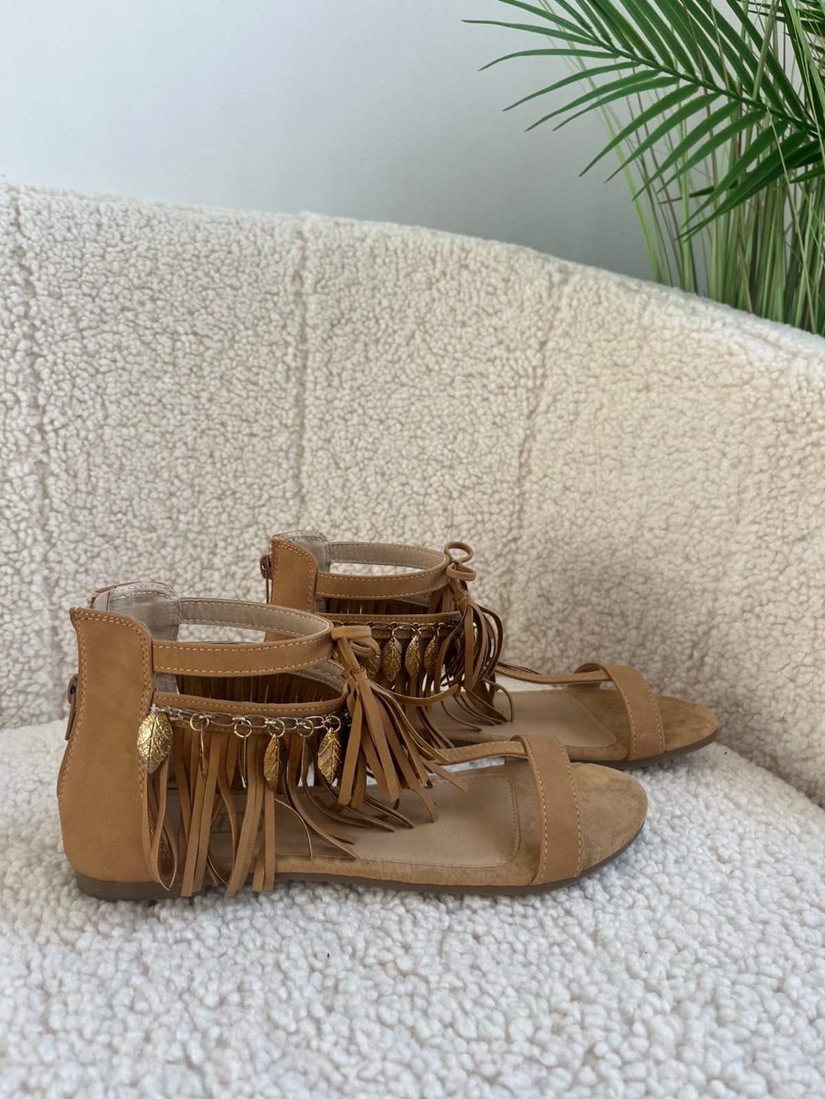 Beige Suède Fringe Sandalen - 37, Kleding | Dames, Schoenen, Beige, Nieuw, Sandalen of Muiltjes, Ophalen of Verzenden