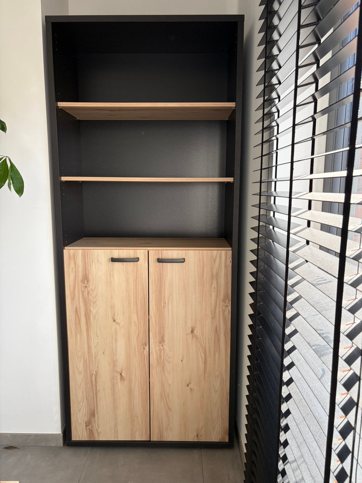 Meuble bibliothèque / armoire de rangement – noir & bois, Enlèvement, Utilisé