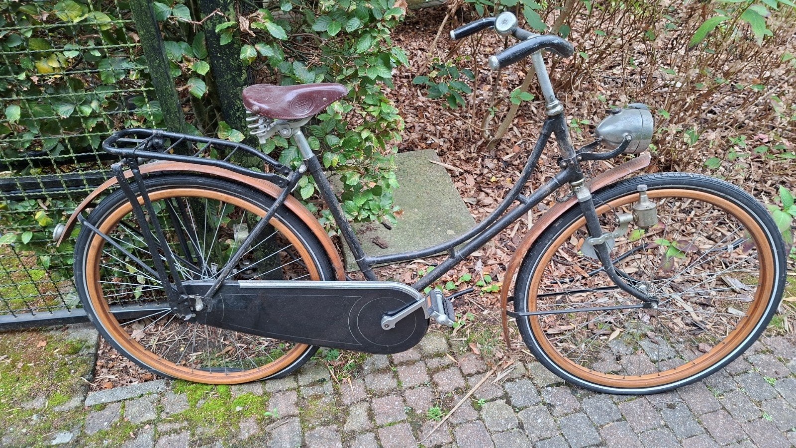 Favorit oldtimer met houten velgen, Ophalen