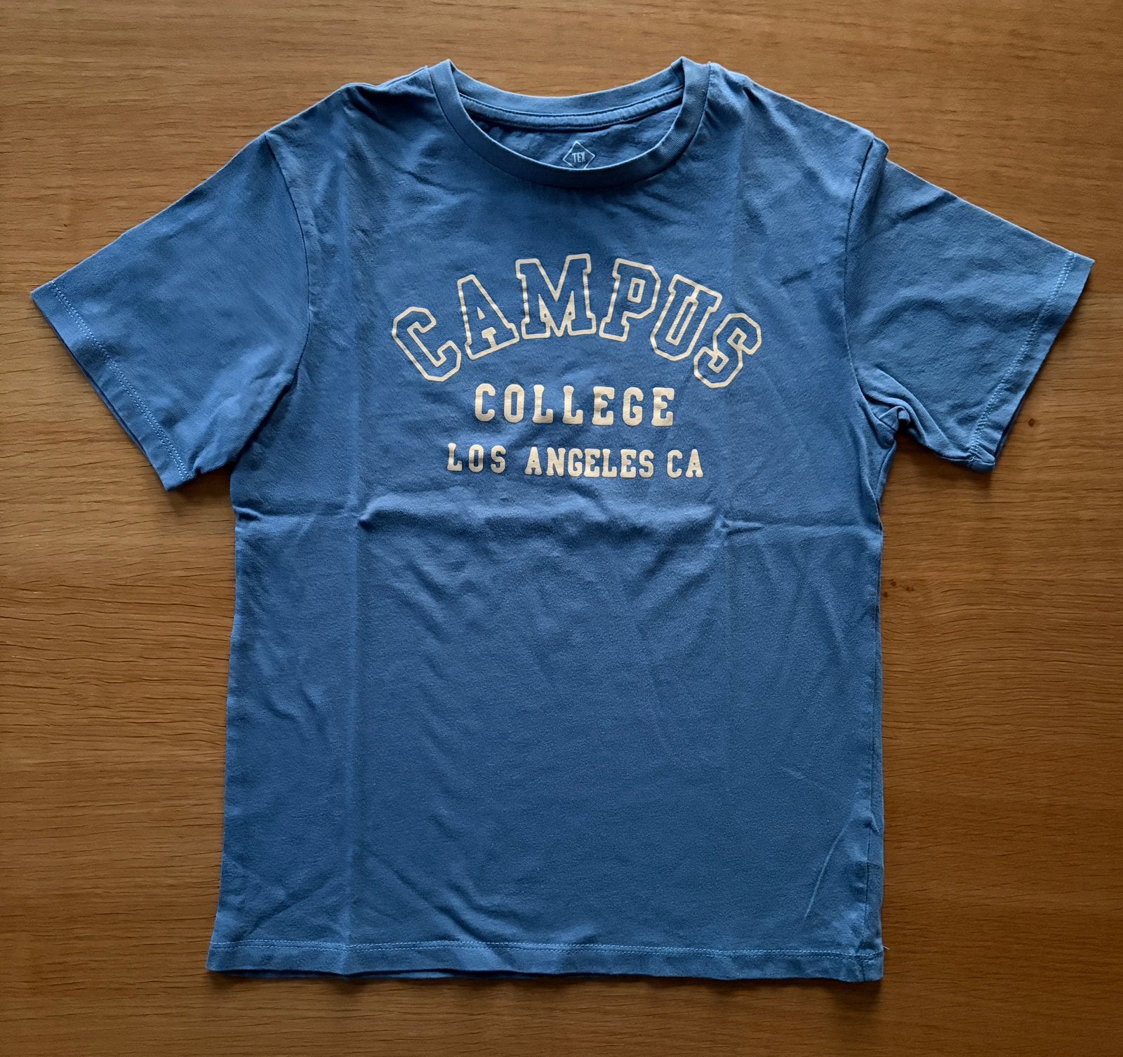 T-shirt bleu imprimé - 10 ans  - 3€, Enfants & Bébés, Enlèvement ou Envoi, Comme neuf, Garçon