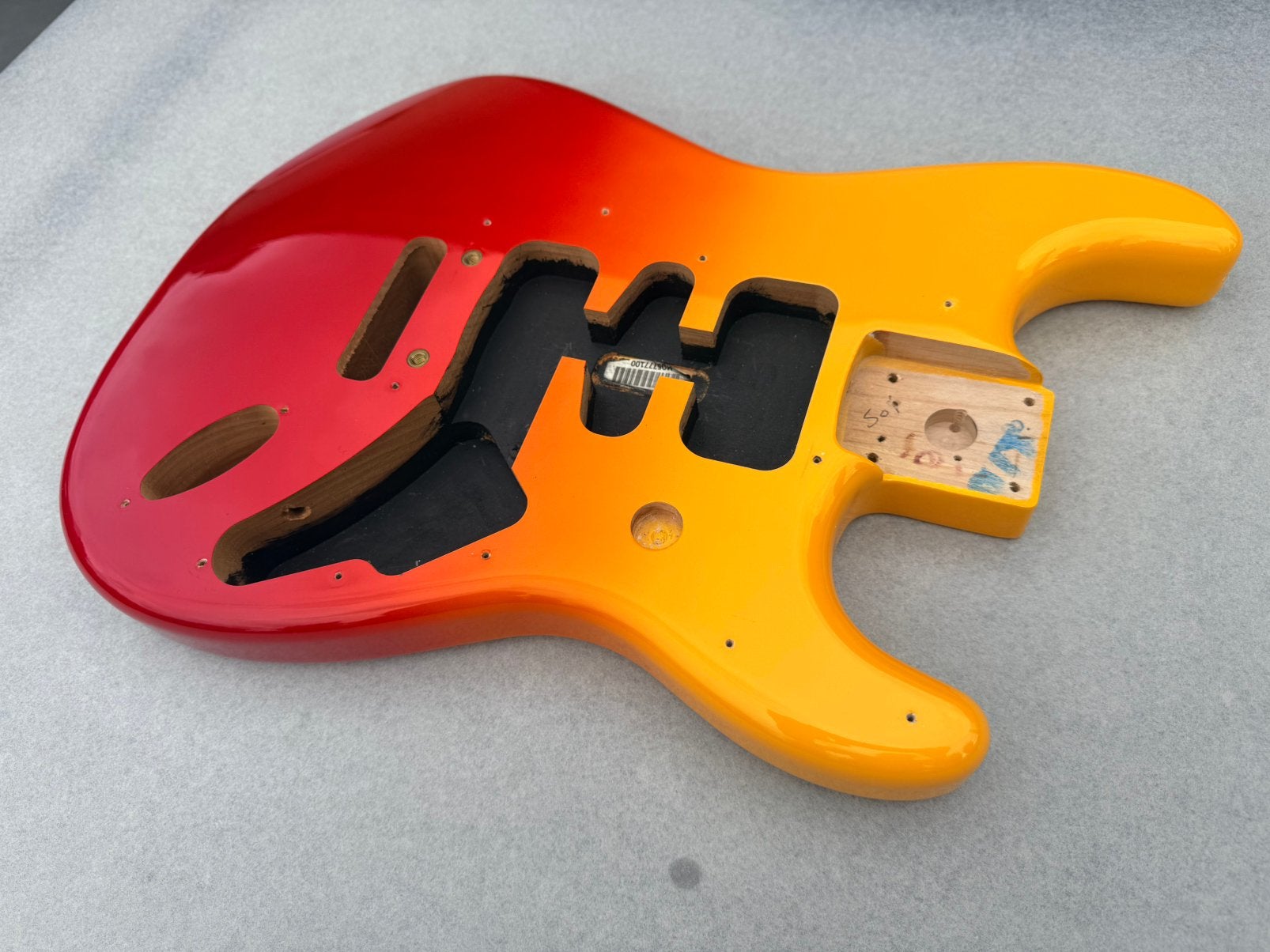 Fender stratocaster body. Tequila Sunrise. Nieuw!, Musique & Instruments, Enlèvement ou Envoi, Neuf